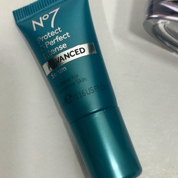 ⭐️HP⭐️No. 7 Skincare Set - Picture 2 of 11